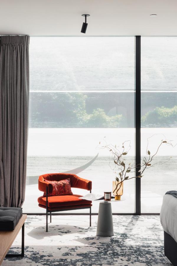 Ebb-ديوندين المظهر الخارجي الصورة A window with a roller blind