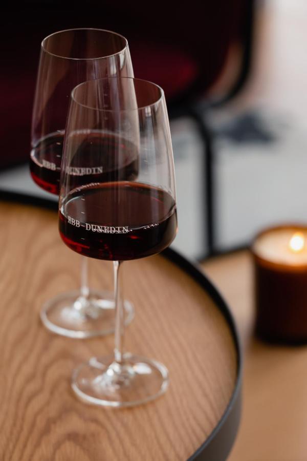 Ebb-ديوندين المظهر الخارجي الصورة A glass of red wine