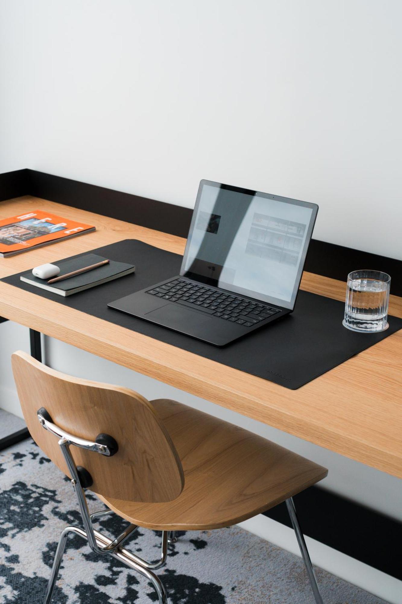 Ebb-ديوندين المظهر الخارجي الصورة A desk pad